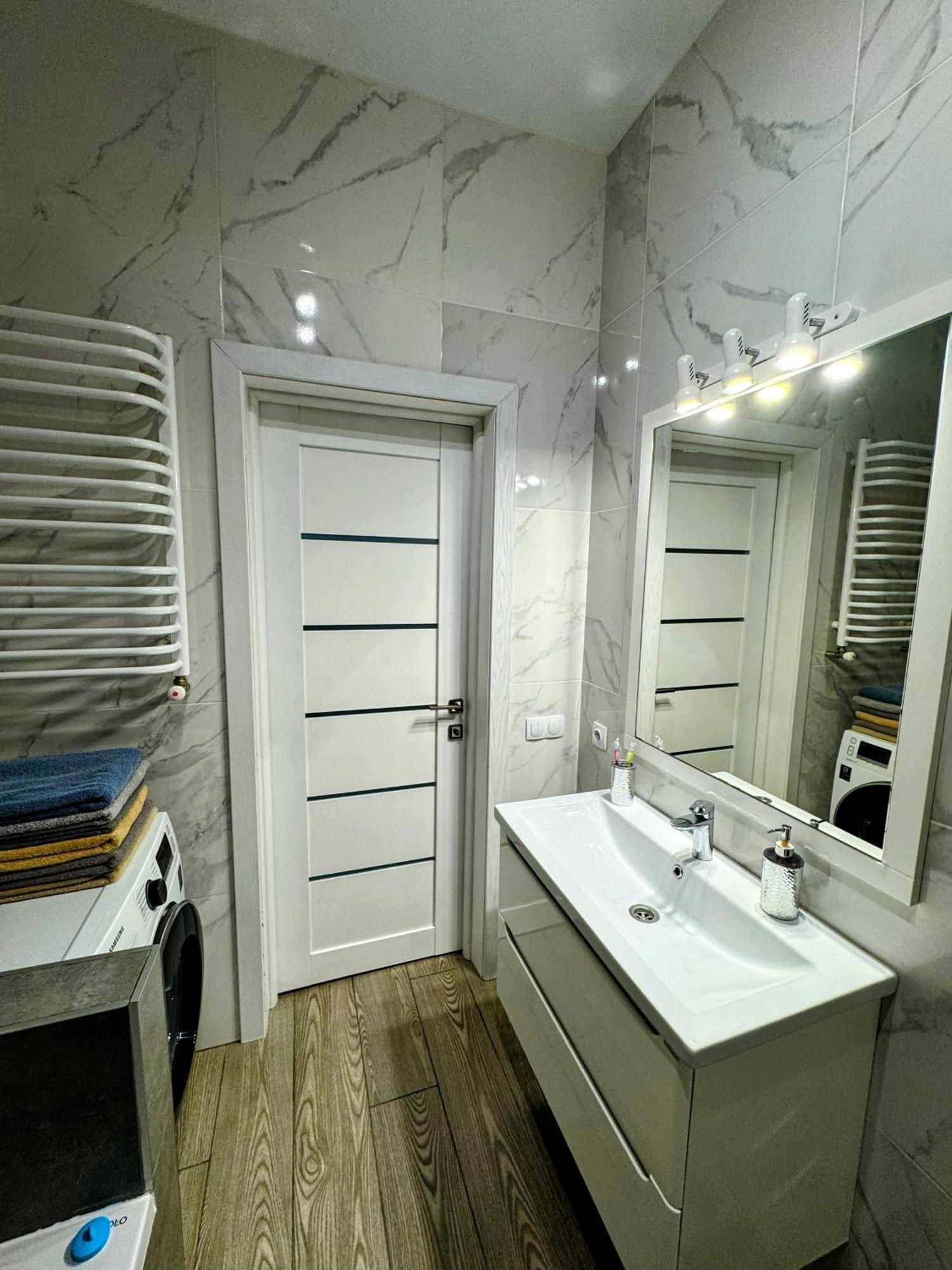 Lux Apartment & Центр,Жк Театральний Rivne Eksteriør bilde